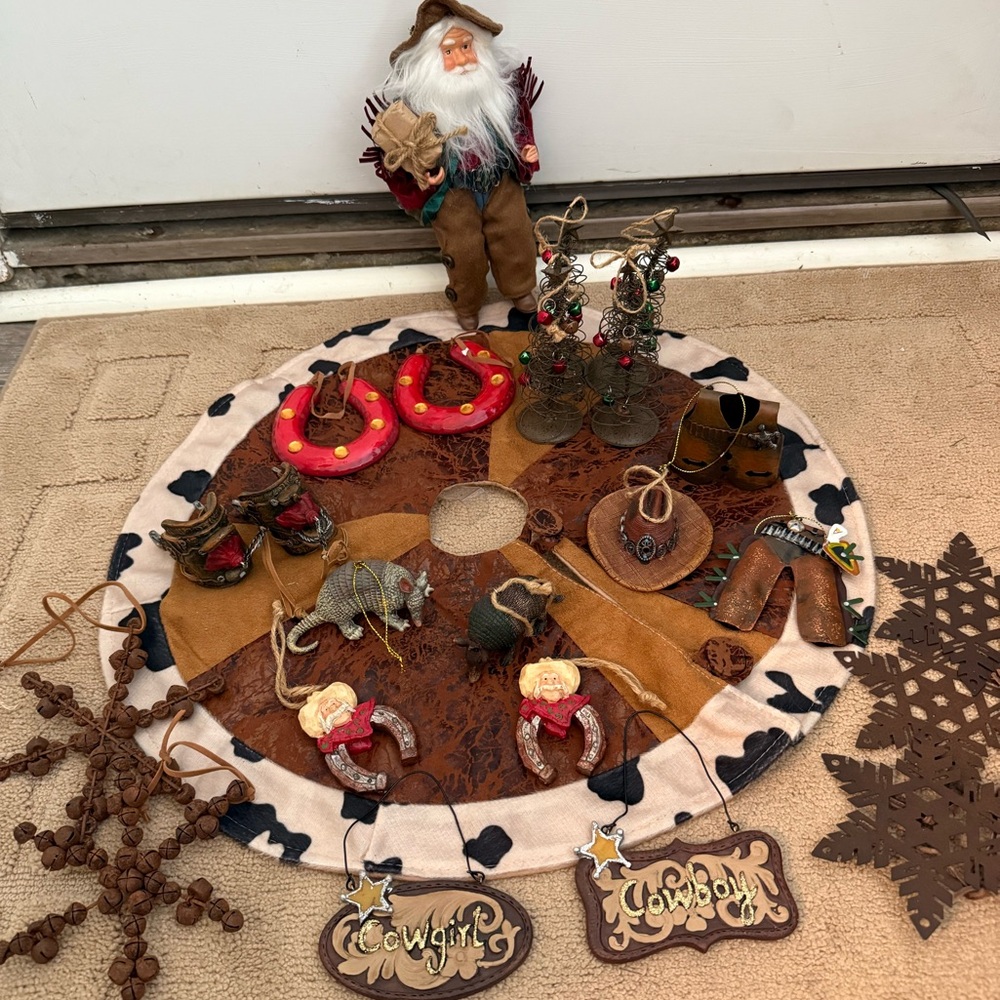 Large lot of Vintage Western/Cowboy Christmas ornaments Decor. 30 + pieces. - Picture 2 of 16